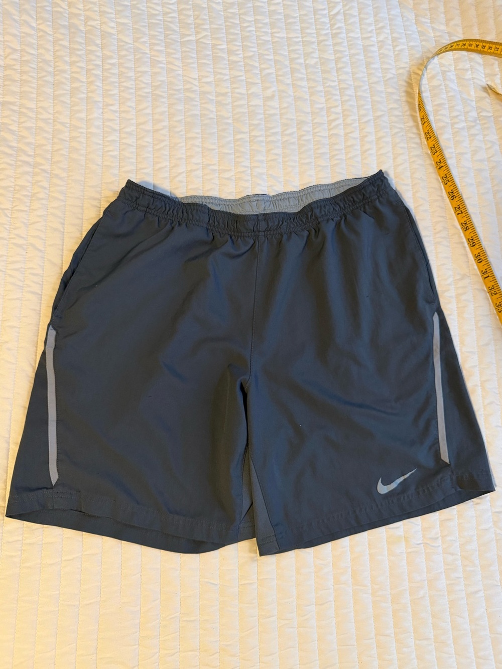 Nike Men's Gray Dri-FIT Athletic Gym Shorts with Pockets Drawstring XL O24